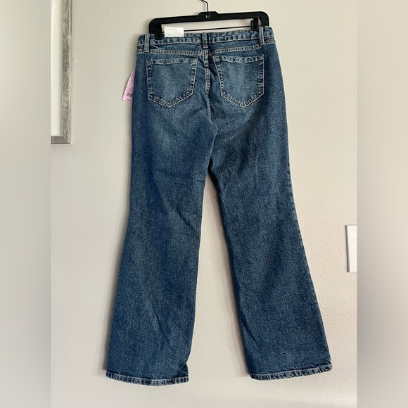 Women's Low Rise Bootscut Jeans. Medium Wash. 8 - Picture 11 of 14
